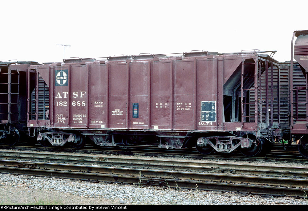 Santa Fe sand covered hopper ATSF #182688